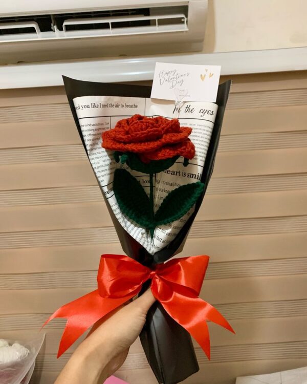 florivya – Handmade Crochet Single Rose Bouquet
